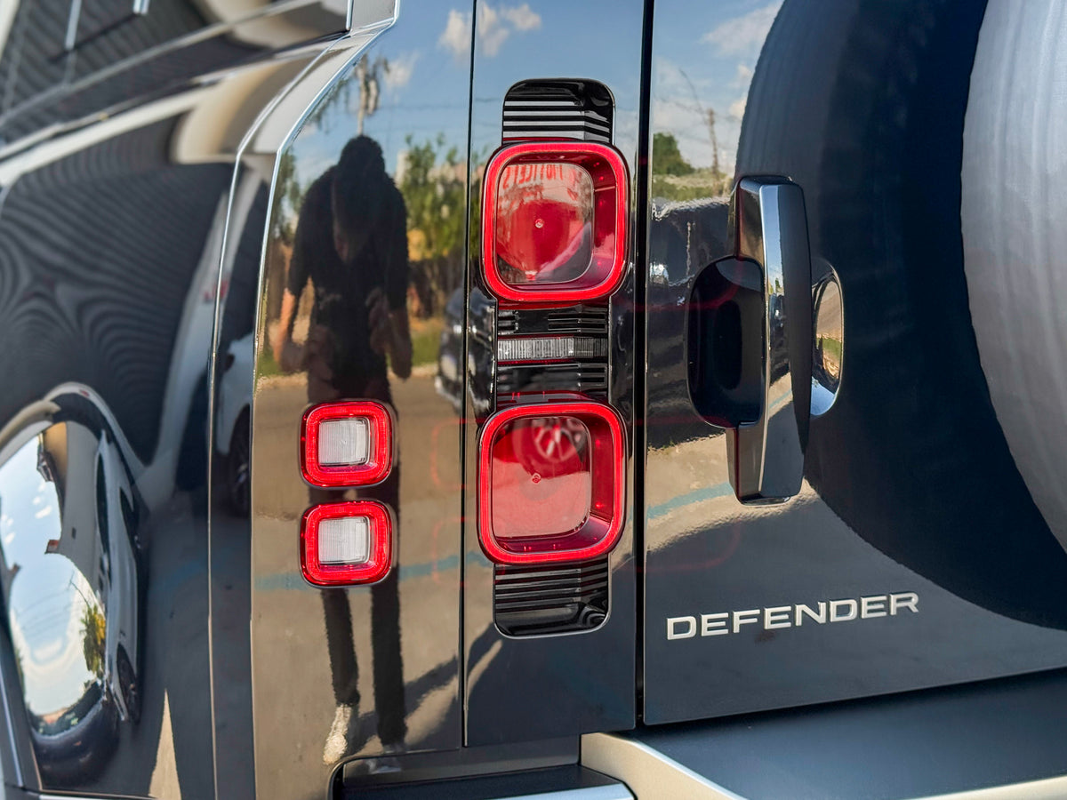 Land Rover Defender X-Dynamic HSE 2023 — foto 17 de 18