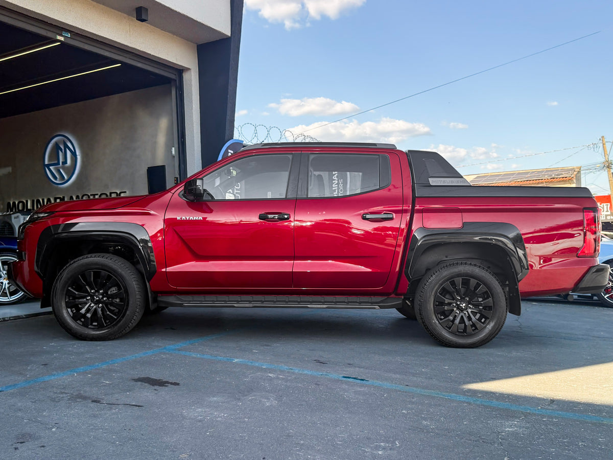 Mitsubishi Triton Katana 2.4 CD 4x4 TB Diesel Automátic 2026 — foto 3 de 16