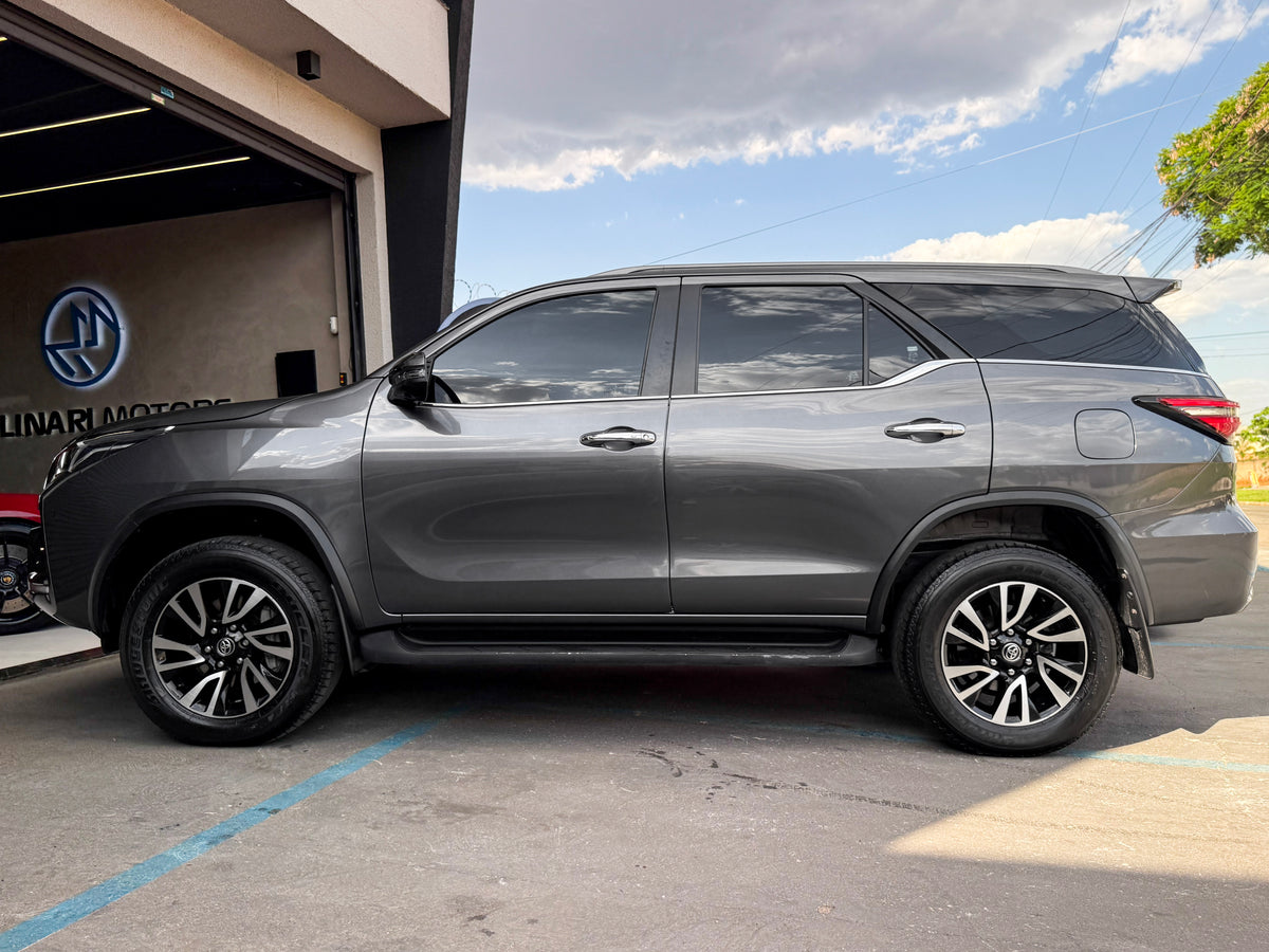 Toyota Hilux SW4 SRX 2023 — foto 3 de 18