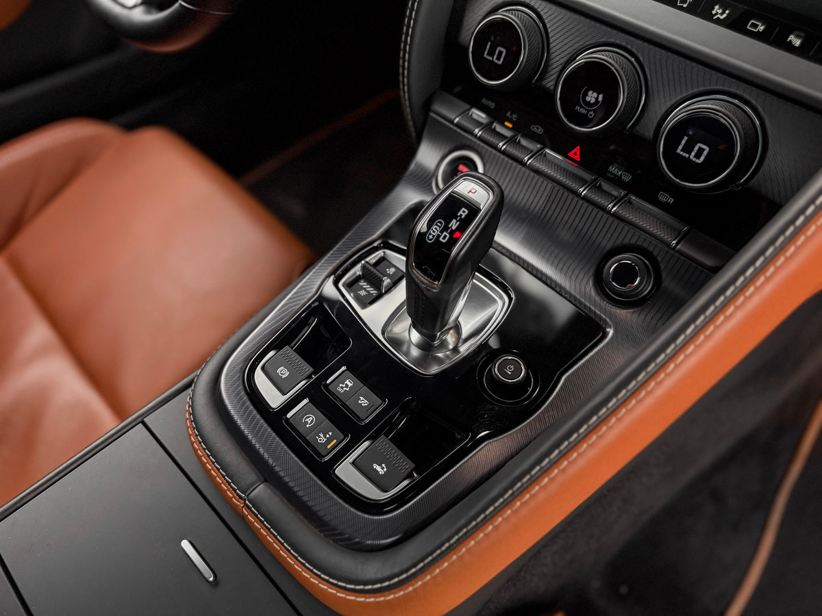 Jaguar F-Type P300 2024 — foto 13 de 17