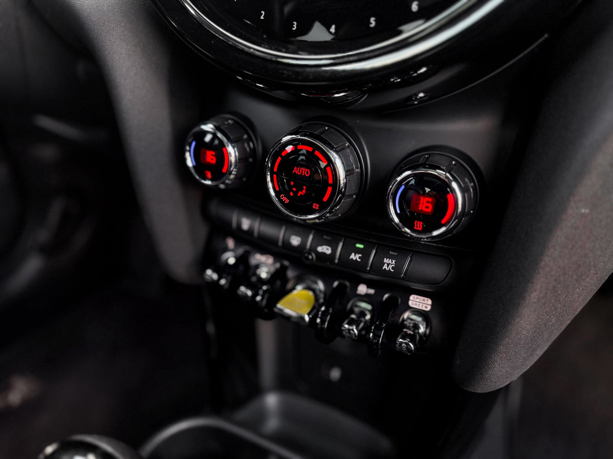 MINI Cooper SE 2023 — foto 11 de 16
