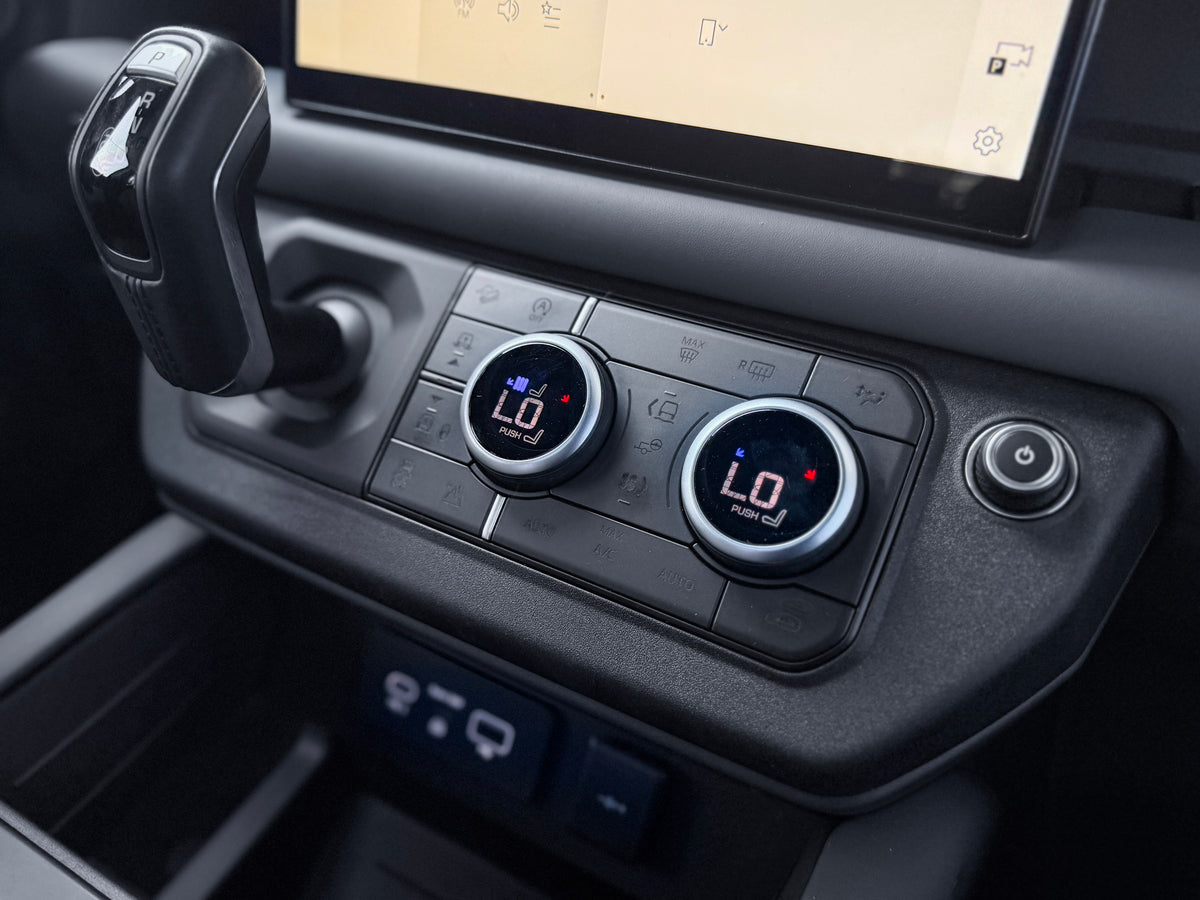 Land Rover Defender X-Dynamic HSE 2023 — foto 13 de 18
