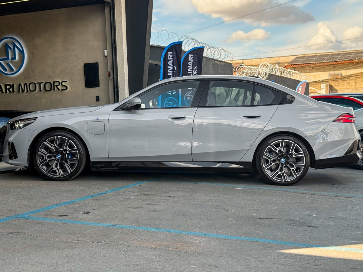 BMW 530e M Sport 2025 — foto 5 de 16