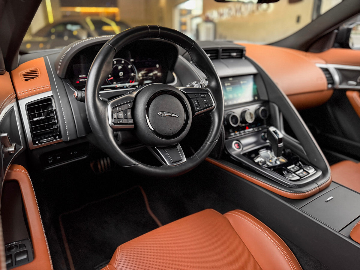 Jaguar F-Type P300 2024 — foto 8 de 17