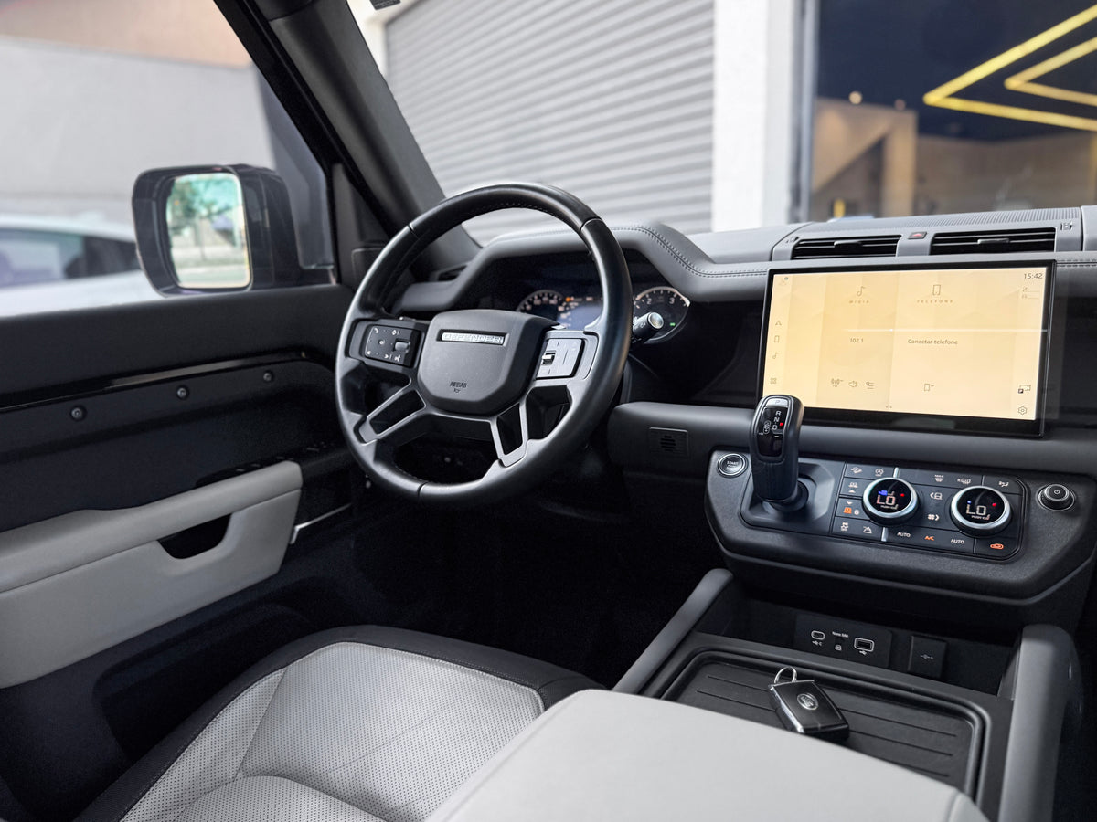 Land Rover Defender X-Dynamic HSE 2023 — foto 7 de 18