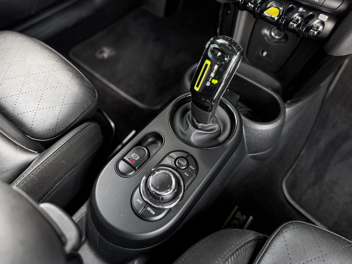 MINI Cooper SE 2023 — foto 12 de 16