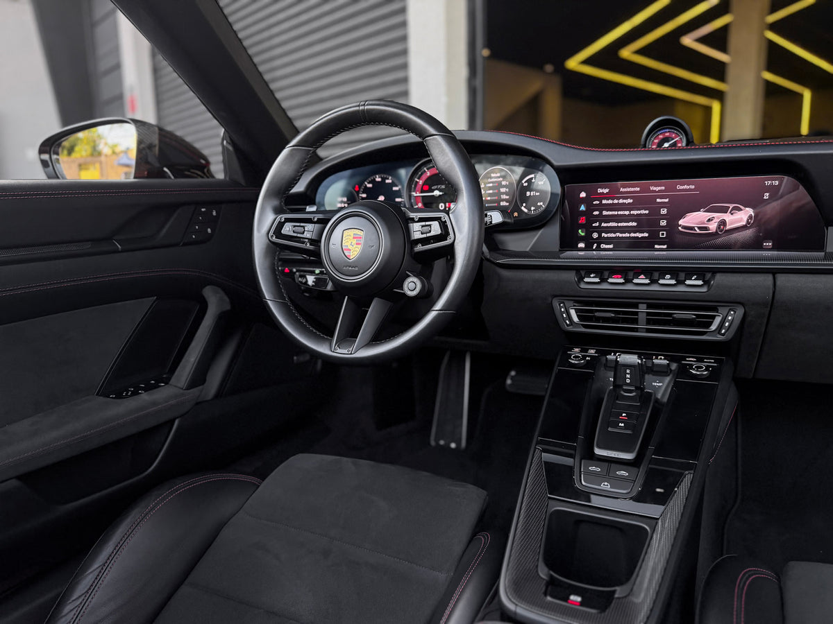 Porsche 911 Carrera GTS Cabriolet 2023 — foto 11 de 20
