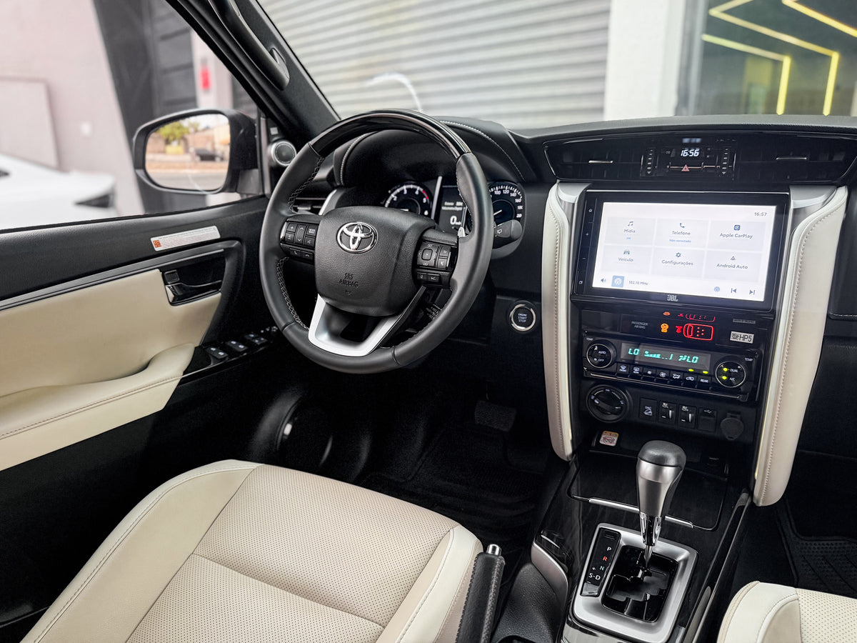 Toyota Hilux SW4 Diamond 2024 — foto 7 de 18