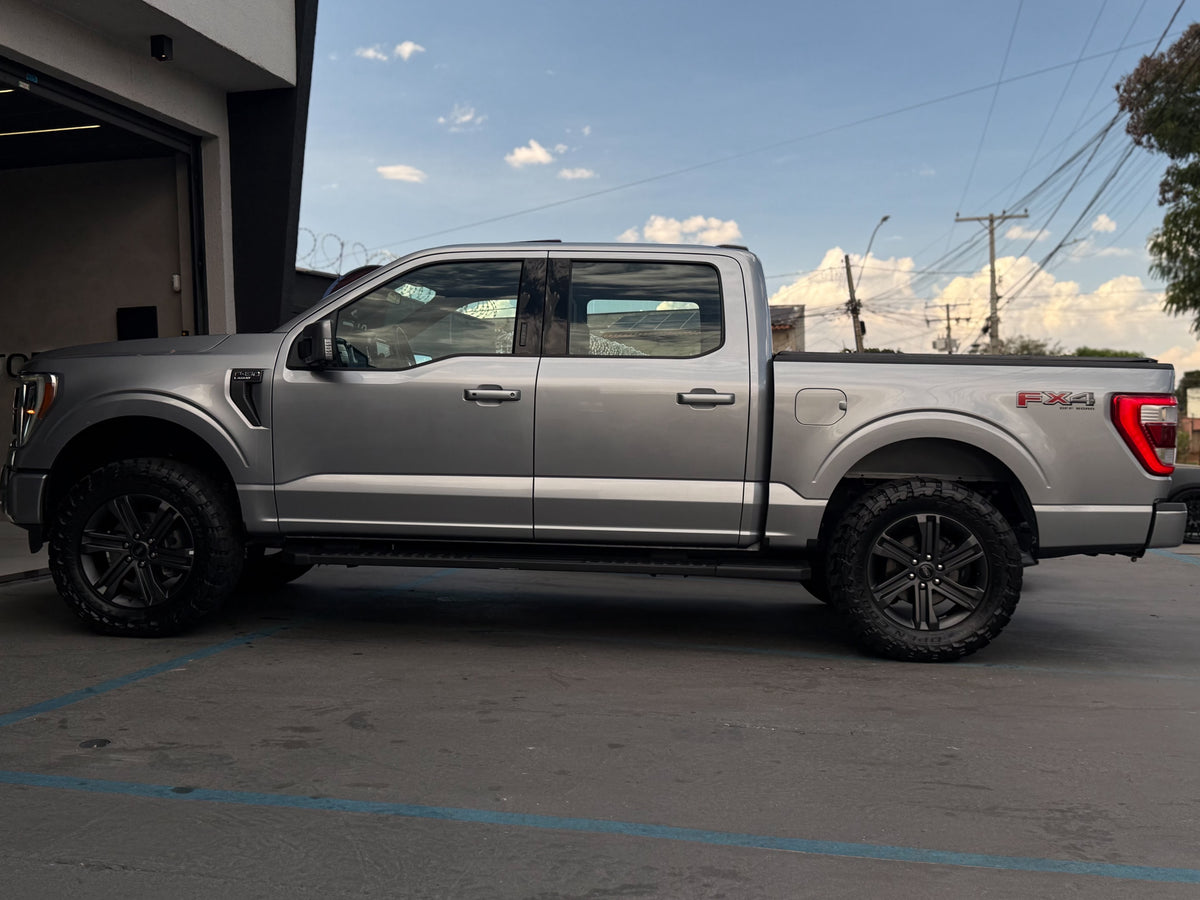 Ford F-150 Lariat 2023 — foto 5 de 16